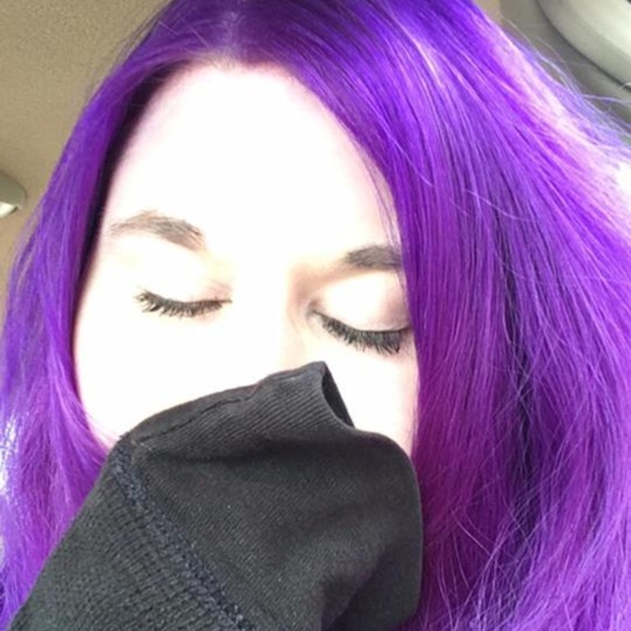 Meet your Posher, Raine - Picture 2 of 4